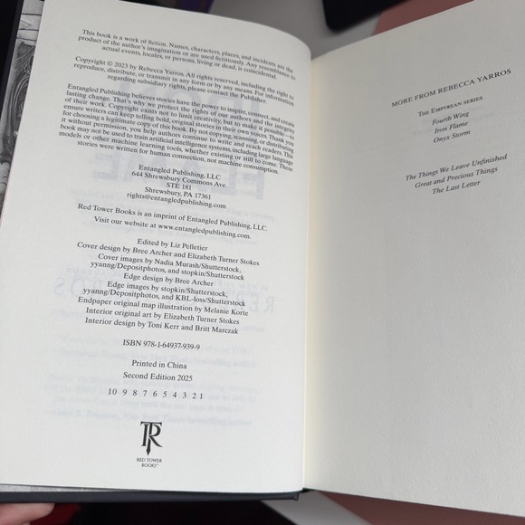 Iron Flame by Rebecca Yarros NEW - Picture 8 of 9